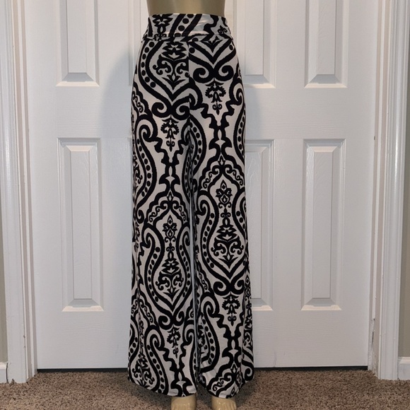 Bellamie- Black and White Patterned PalazzoPants size L - Picture 2 of 5